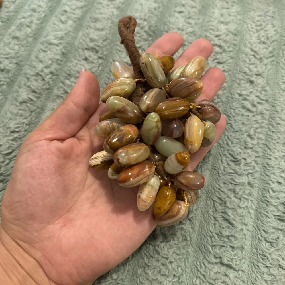 Onyx grape cluster